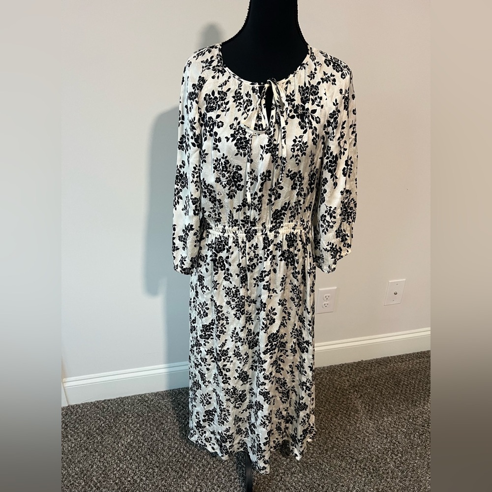 Floral Black and Ivory 100% Silk Midi Dress with elasticated waist Size Large